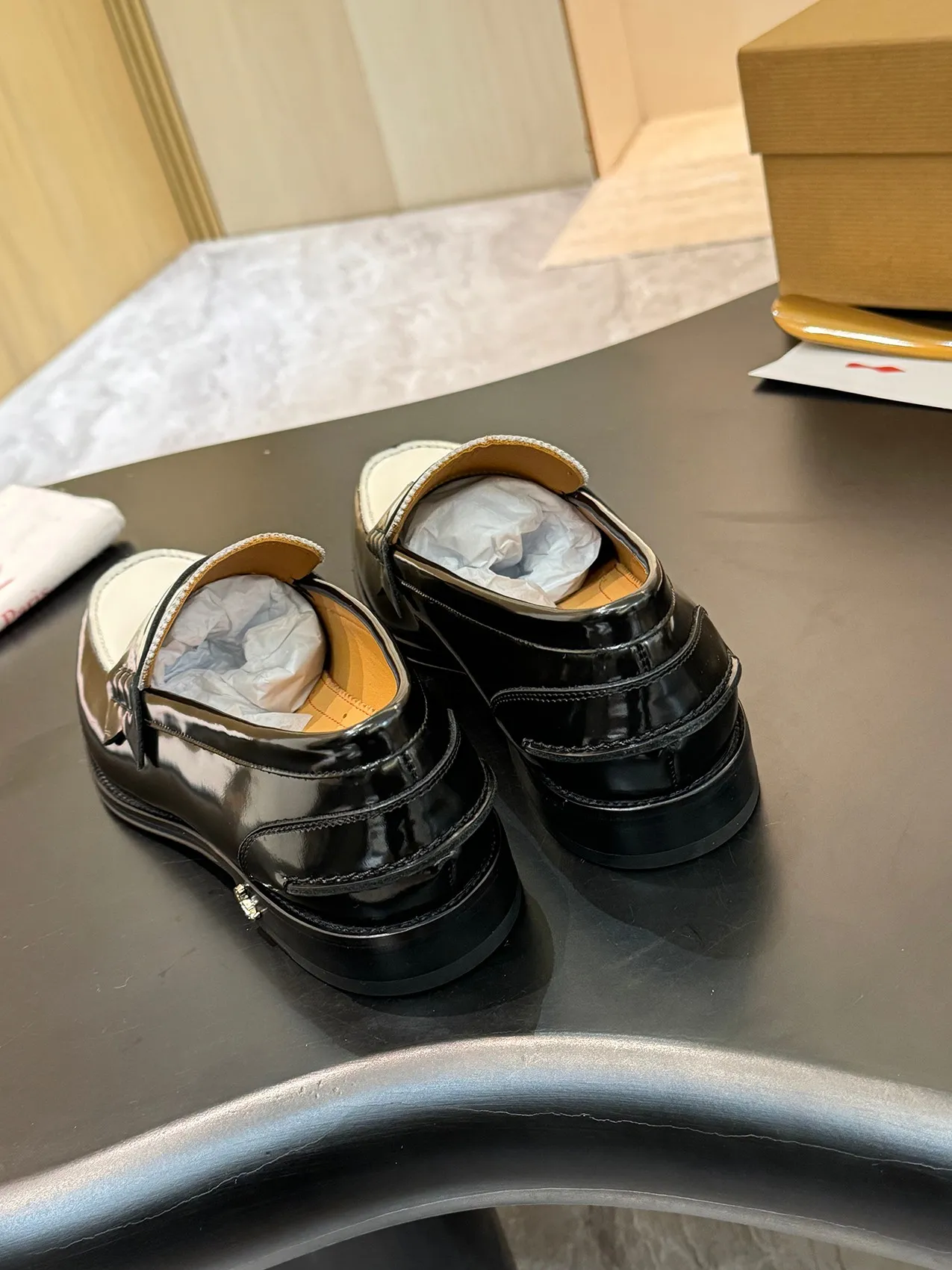 [CL red sole shoes] Top P: 1020💰 Size 39-44 (⚠️38.45.46.47 custom-made, non-returnable and non-exchangeable) 🆑High-end men's business formal leather shoes, original authentic top quality goods ••✅💯 Top original order purchasing agent! Original imported patterned cowhide ➕Imported cowhide lining ➕Cowhide feet ➕Original leather outsole~🉑️Feel free to compare the authentic ones!